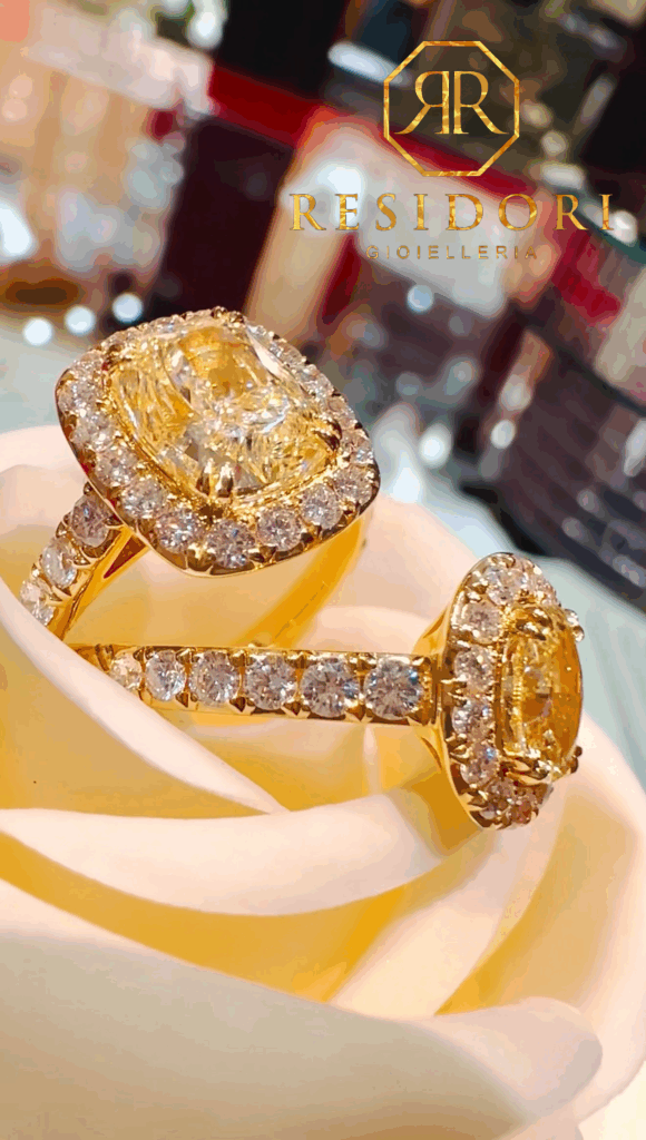 Anelli con diamanti fancy