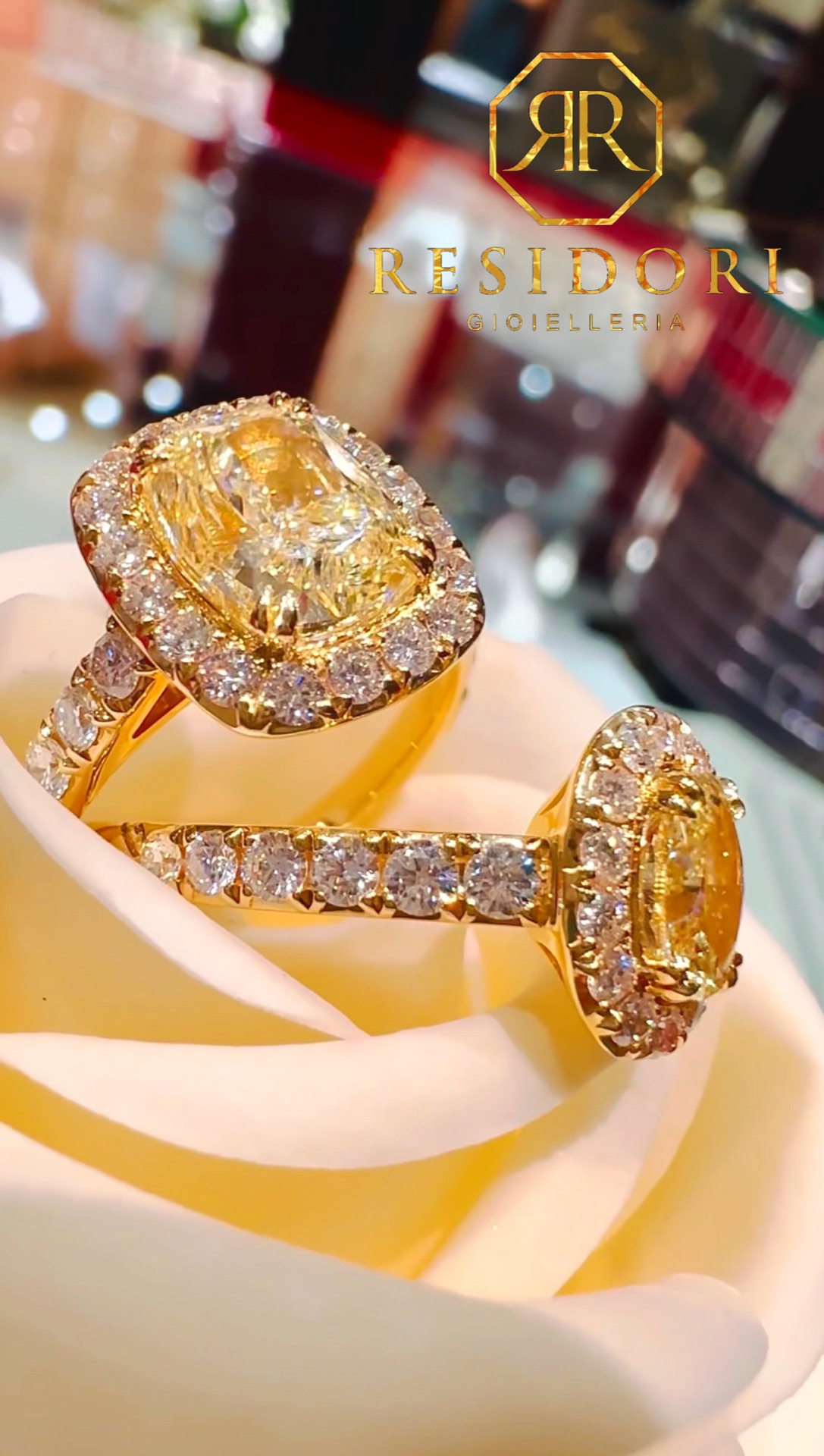 Anelli con diamanti fancy