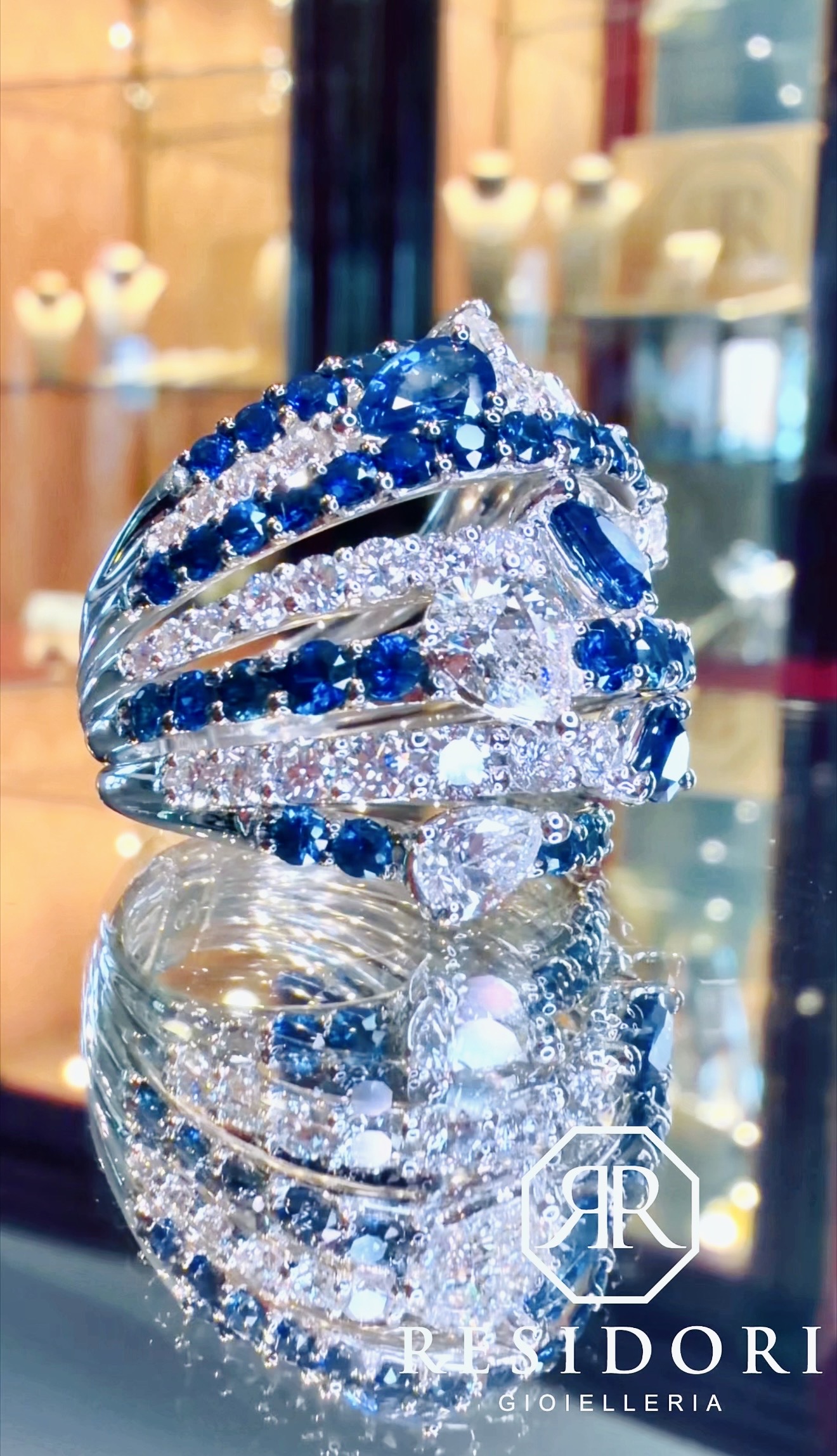 Anelli con diamanti e zaffiri blu alta gioielleria
